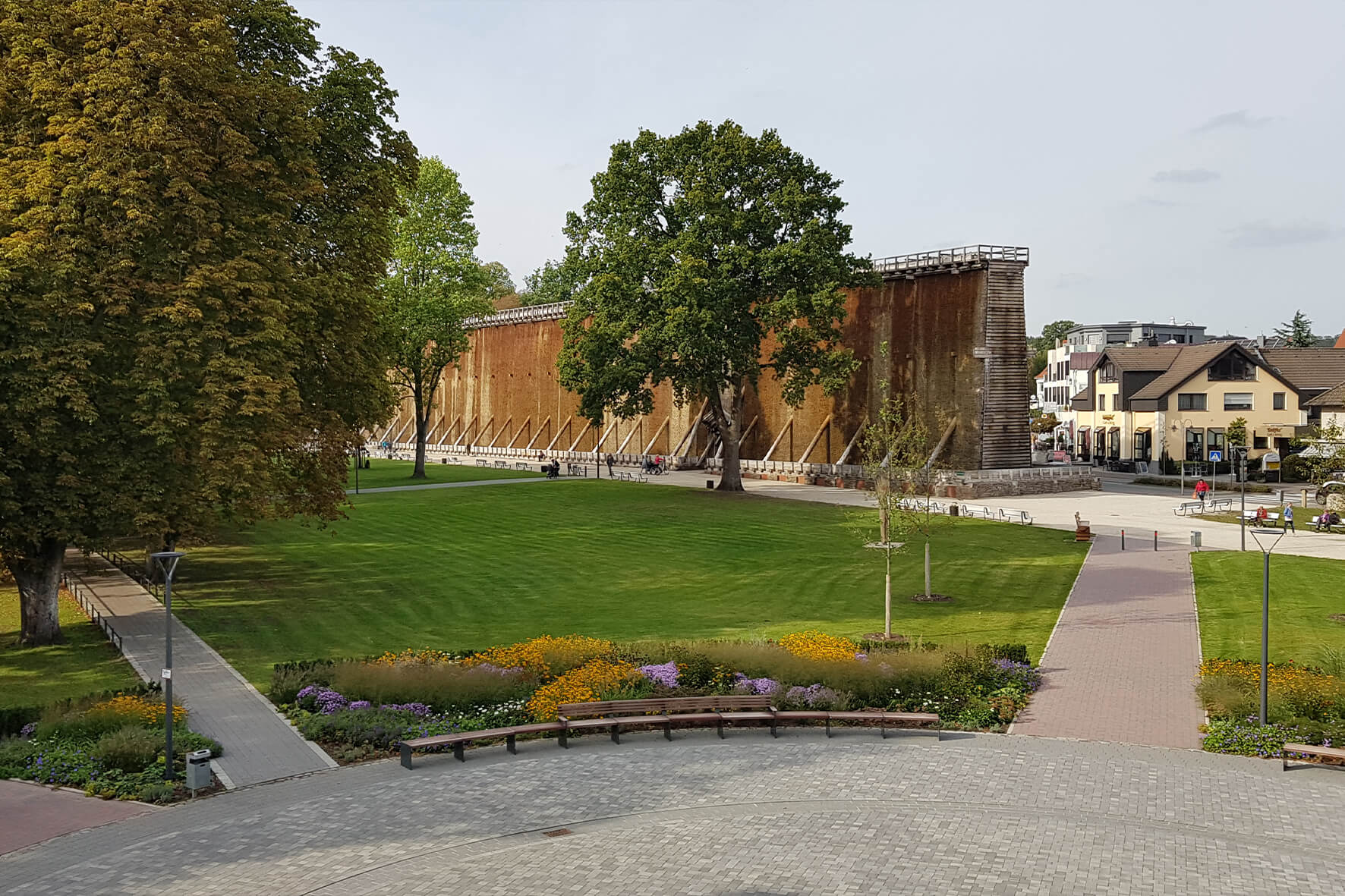 Parkanlage mit Gradierwerk und dem Hotel Dreyer in Bad Rothenfelde